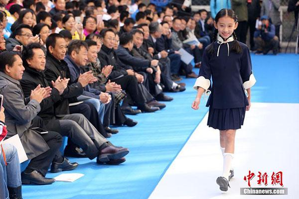 北京推出近70套新式校服 现行服装误将运动服当成校服