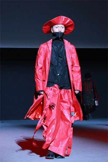 武汉大学生打造创意时装 助力“汉派服装”振兴