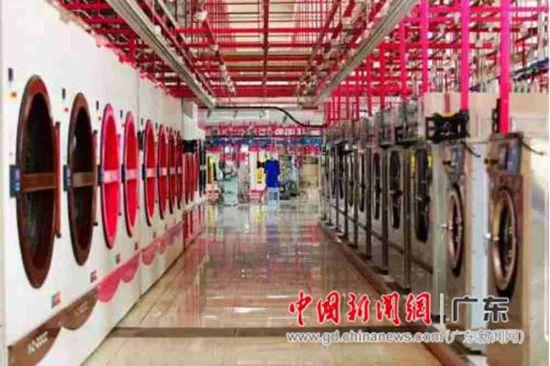 广州智能洗衣中央工厂每日可处理10万件衣物