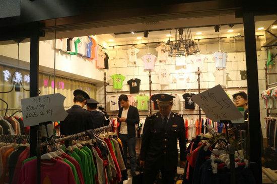 北京查获近2万件仿冒知名运动品牌服装 含NIKE等